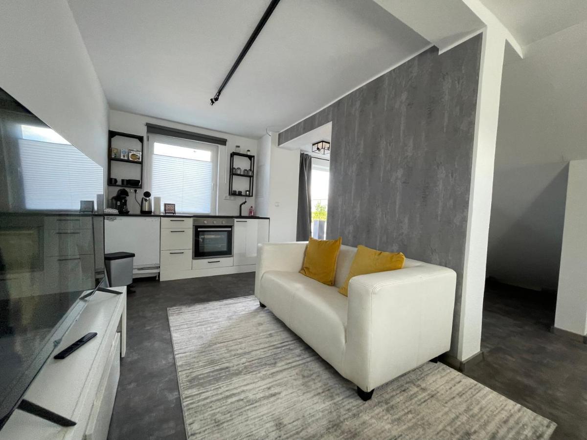 Gleis 12 , Kontaktloser 24-7-check In, Barrierefrei ,smart Tv, W-lan, Parkplatz Kostenlos Apartment *